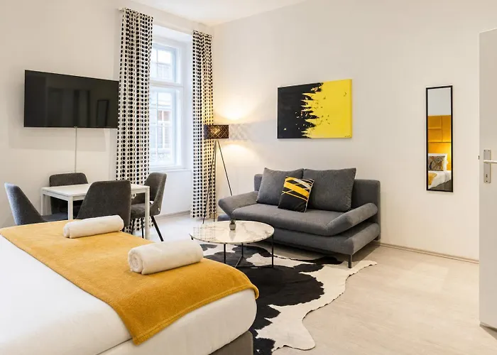 Cozy 1 Bedroom In Location Apartment *