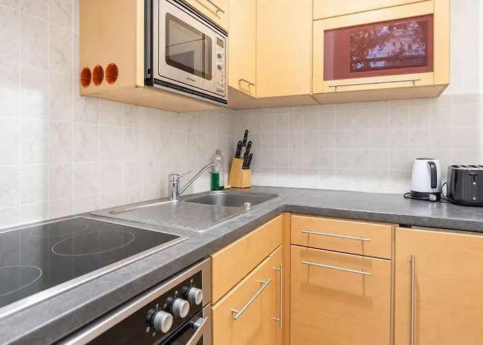 Cozy 1 Bedroom In Location Apartment *